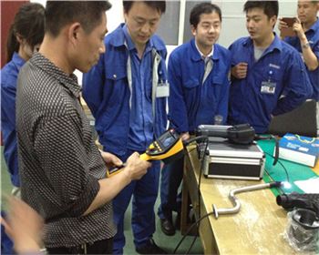 山東濰柴動(dòng)力內(nèi)窺鏡演示現(xiàn)場